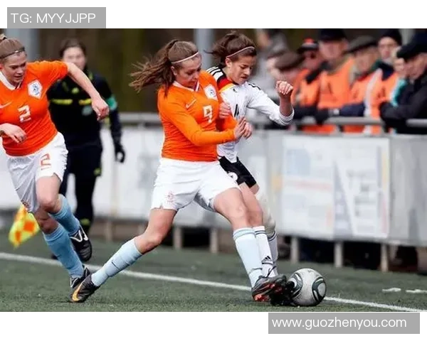 足球明星与女孩的梦想之踢球旅程在绿茵场上的青春碰撞